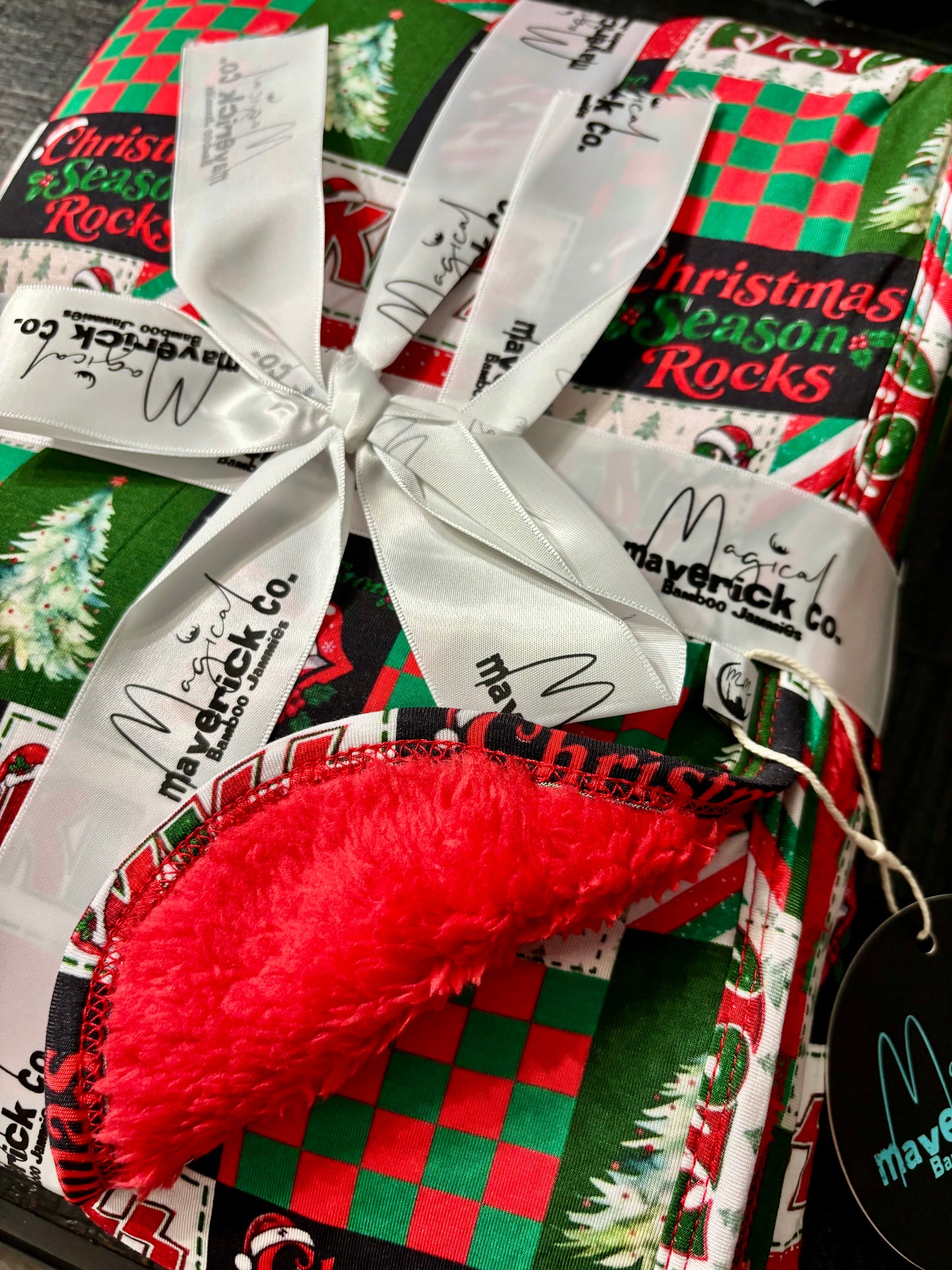 Christmas Rocks 30x40 Bamboo + plush Blanket RTS